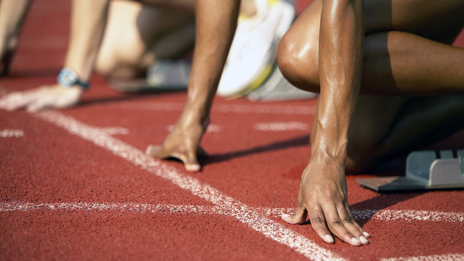 跳水动作精准突尼斯收获信心，小娃脸一边大一边小